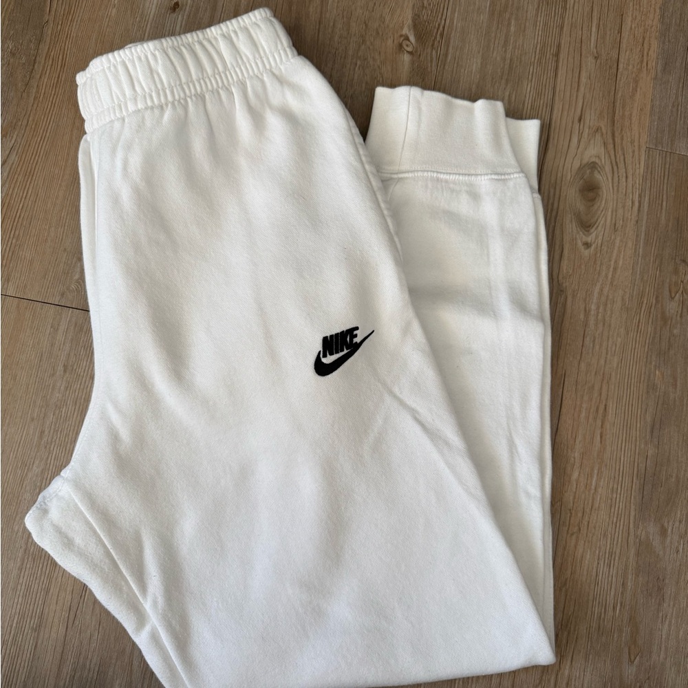 Nike Men’s White Club Fleece Jogger